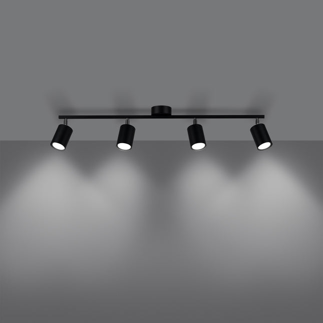 Plafonnier Focus Moderne 4 spots noir allumé, diffusion de la lumière GU10 vers le sol