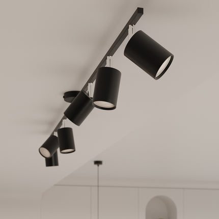 Plafonnier Focus Moderne 4 spots noir en acier sur fond blanc, vue de face