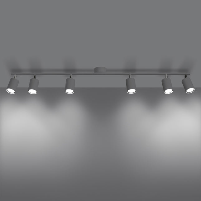 Plafonnier Focus Moderne 6 spots GU10 allumé, faisceaux lumineux dirigés vers le bas, ambiance chaleureuse