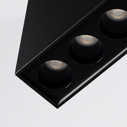 Plafonnier Focus Rectangulaire vu de dessous, cinq foyers LED alignés sur la longueur du boîtier