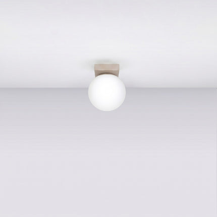Plafonnier Globe Solis 1 globe taupe, installé au plafond dans un intérieur clair