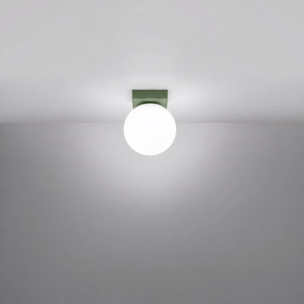 Plafonnier Globe Solis 1 globe vert olive allumé, halo doux du verre opalin