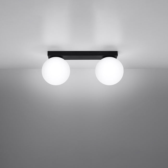 Plafonnier Globe Solis 2 globes noir vu de face, lumière chaude diffusée par les globes en verre opale