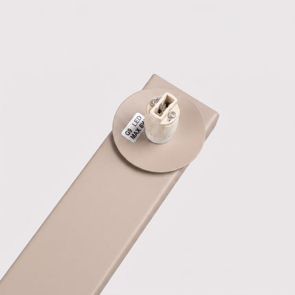 Plafonnier Globe Solis 2 globes taupe, détail de la douille G9 et de la platine en acier