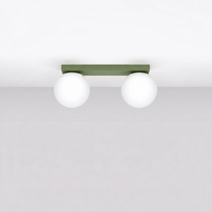 Plafonnier Globe Solis 2 globes vert olive, installé au plafond dans un intérieur clair