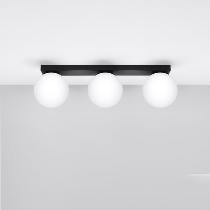 Plafonnier Globe Solis 3 globes noir, platine barre métallique noire et globes en verre opale blanc, vue face sur fond clair.