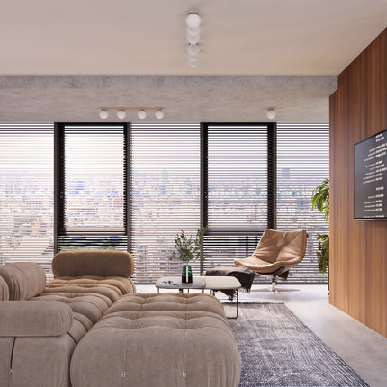 Plafonnier Globe Solis 3 globes taupe dans un séjour contemporain devant de grandes baies vitrées
