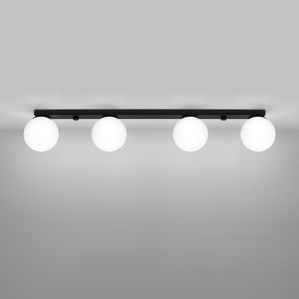 Plafonnier Globe Solis 4 globes noir allumé, lumière douce diffusée par les globes en verre opale