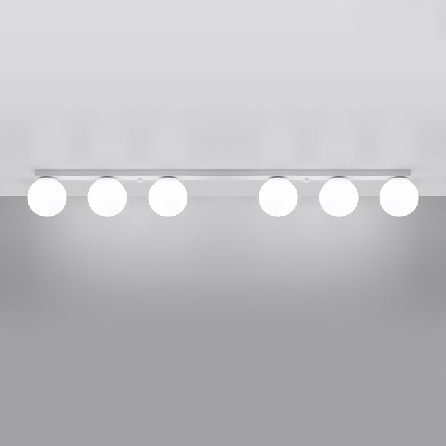 Plafonnier Globe Solis 6 globes allumé, lumière douce diffusée par les globes en verre opale blanc