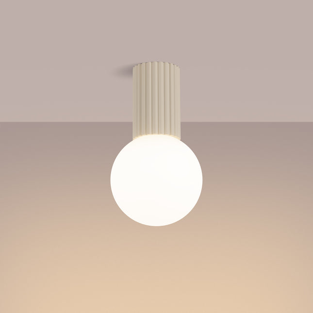 Plafonnier Halo beige IP44, cylindre nervuré en aluminium et globe en verre opalin, vue 3
