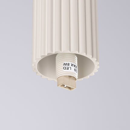 Plafonnier Halo beige IP44, cylindre nervuré en aluminium et globe en verre opalin, vue 6