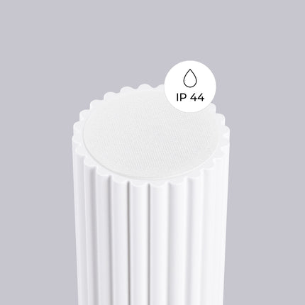 Plafonnier Halo blanc IP44, cylindre nervuré en aluminium et globe en verre opalin, vue 8