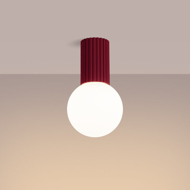 Plafonnier Halo bordeaux IP44, cylindre nervuré en aluminium et globe en verre opalin, vue 3