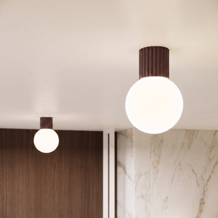 Plafonnier Halo brun chocolat IP44 dans un intérieur contemporain