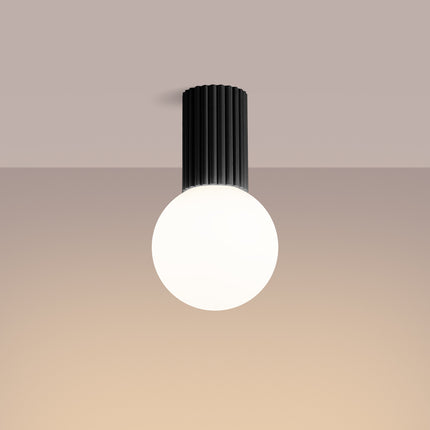Plafonnier Halo noir IP44, cylindre nervuré en aluminium et globe en verre opalin, vue 3