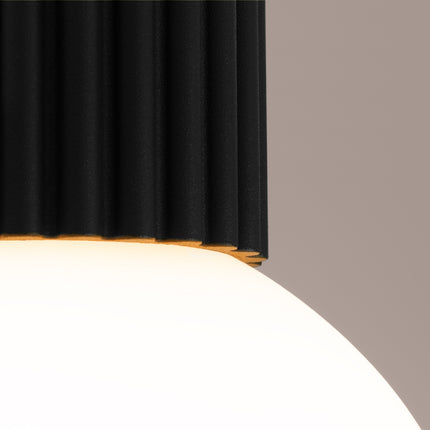 Plafonnier Halo noir IP44, cylindre nervuré en aluminium et globe en verre opalin, vue 4