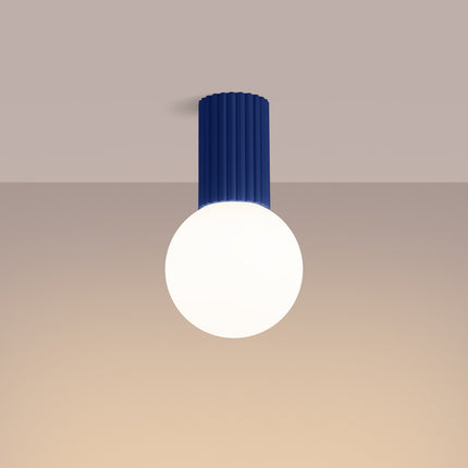 Plafonnier Halo outremer IP44, cylindre nervuré en aluminium et globe en verre opalin, vue 3