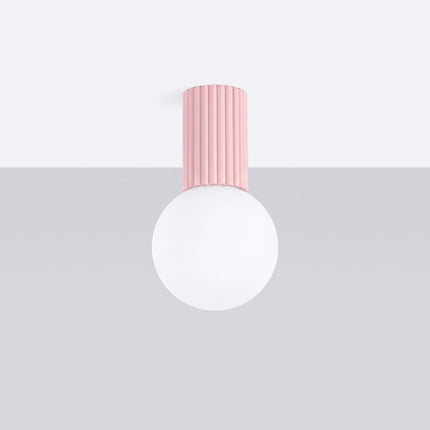 Plafonnier Halo rose poudré IP44, vue en situation sur fond clair