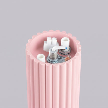 Plafonnier Halo rose poudré IP44, détail du cylindre nervuré