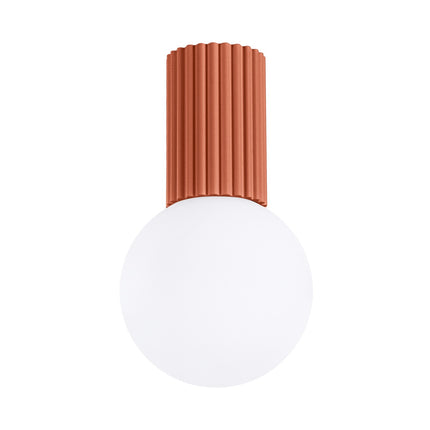 Plafonnier Halo rouge ocre IP44, cylindre nervuré en aluminium et globe en verre opalin, vue 1
