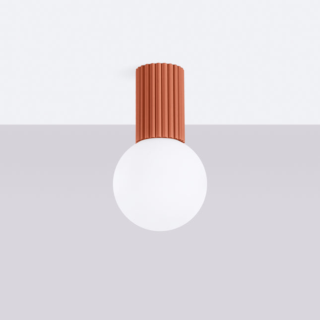 Plafonnier Halo rouge ocre IP44, cylindre nervuré en aluminium et globe en verre opalin, vue 2
