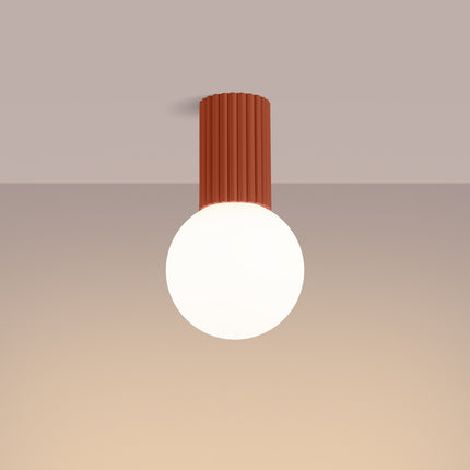 Plafonnier Halo rouge ocre IP44, cylindre nervuré en aluminium et globe en verre opalin, vue 3
