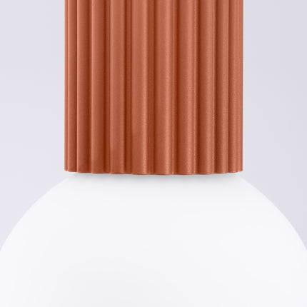 Plafonnier Halo rouge ocre IP44, cylindre nervuré en aluminium et globe en verre opalin, vue 5