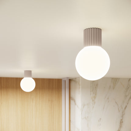 Plafonnier Halo taupe IP44, cylindre nervuré en aluminium et globe en verre opalin, vue 11