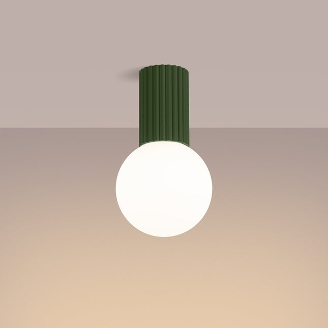 Plafonnier Halo vert olive IP44, cylindre nervuré en aluminium et globe en verre opalin, vue 3