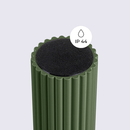 Plafonnier Halo vert olive IP44, cylindre nervuré en aluminium et globe en verre opalin, vue 8