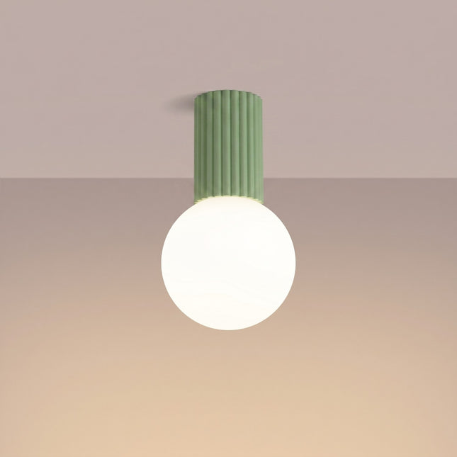 Plafonnier Halo vert sauge IP44, lumière allumée, diffusion du verre opalin