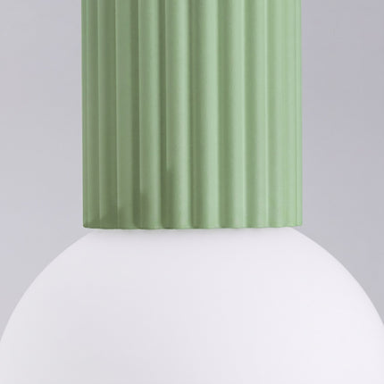 Plafonnier Halo vert sauge IP44, packshot de trois quarts