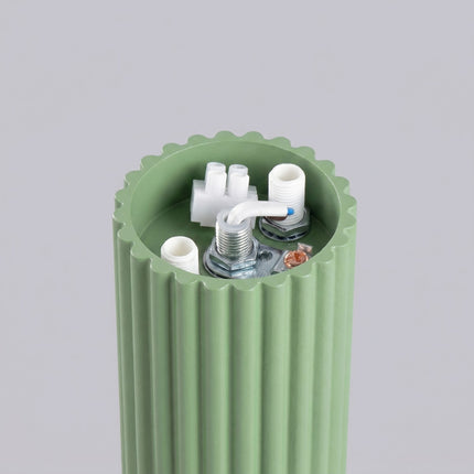 Plafonnier Halo vert sauge IP44, détail du cylindre nervuré