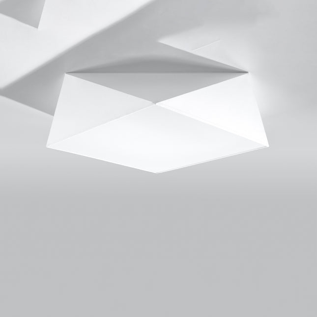 Plafonnier géométrique Hexa blanc à facettes monté au plafond, large panneau carré diffusant vers le bas