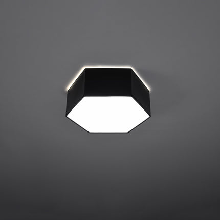 Plusieurs plafonniers Hexagonal Pure noirs assemblés en nid d'abeille, présentation sur fond blanc studio.