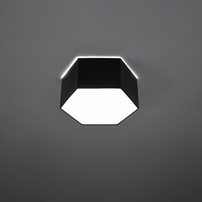Varios plafones Hexagonal Pure negros ensamblados en nido de abeja, presentación sobre fondo blanco estudio.
