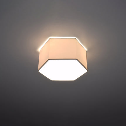 Plusieurs plafonniers Hexagonal Pure assemblés en nid d'abeille, présentation sur fond blanc studio.
