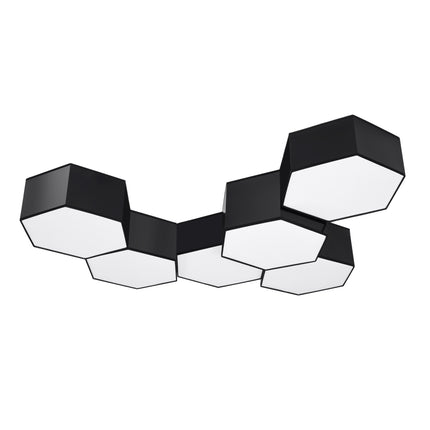 Composition de plafonniers Hexagonal Pure noirs en nid d'abeille, vue studio sur fond gris dégradé.