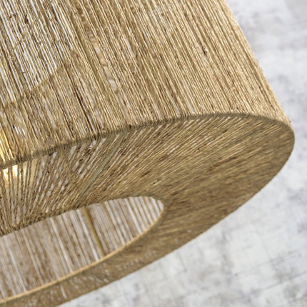Détail de la bordure ronde et de l'ouverture du plafonnier Iguazu en jute naturel