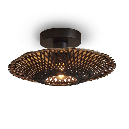 Plafonnier Kalimantan en bambou tressé noir, diamètre 30 cm, vu de face sur fond blanc avec sa fixation plafond.