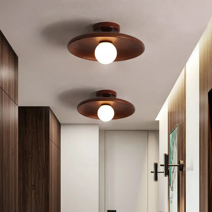 Plafonnier LED nordique en bois clair au format circulaire