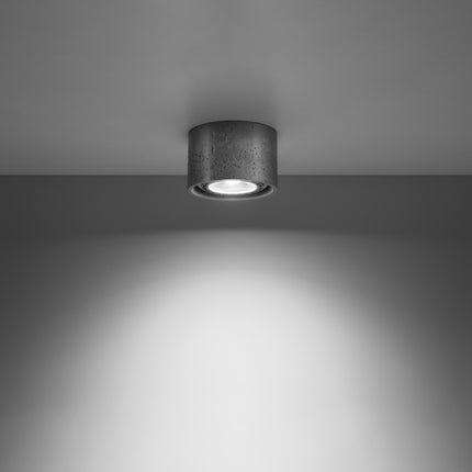 Plafonnier Moderne Basic 1 en béton allumé, faisceau dirigé vers le bas