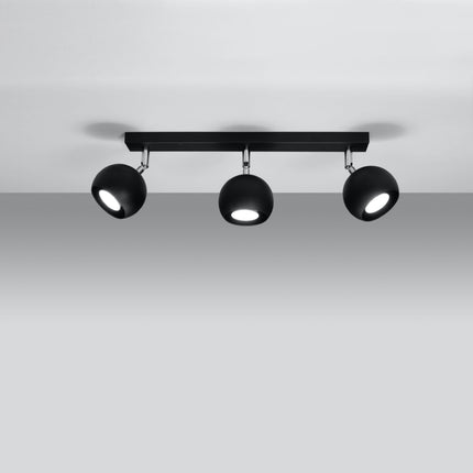 Plafonnier oculaire 3 spots orientables noir installé dans une pièce lumineuse