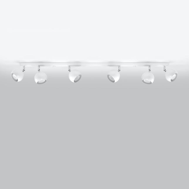 Plafonnier oculaire 6 spots orientables blanc posé dans un intérieur contemporain