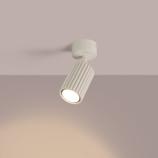 Plafonnier Oslo 1 Spot Orientable en Aluminium Cannelé Beige, lumière allumée