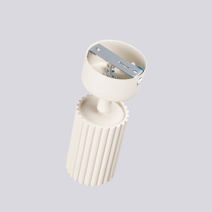 Plafonnier Oslo 1 Spot Orientable en Aluminium Cannelé Beige, détail de la finition