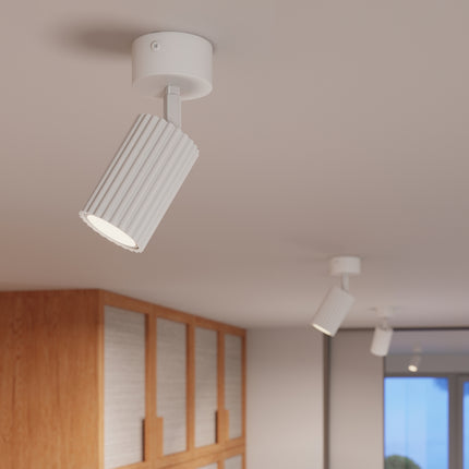 Plafonnier Oslo 1 Spot Orientable en Aluminium Cannelé Blanche, mise en situation 3