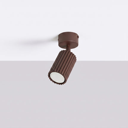 Plafonnier Oslo 1 spot orientable brun chocolat, vue en situation sur fond clair