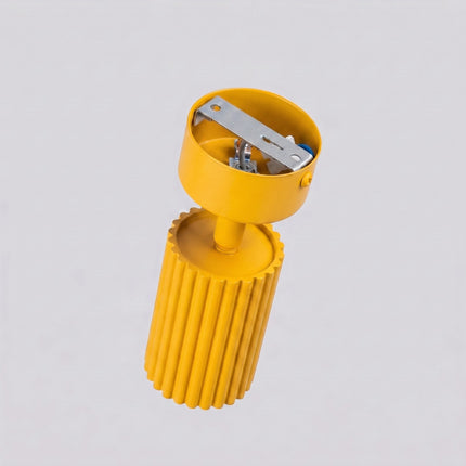 Plafonnier Oslo 1 spot orientable jaune ambré, détail des cannelures