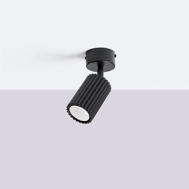 Plafonnier Oslo 1 Spot Orientable en Aluminium Cannelé Noire, vue en situation